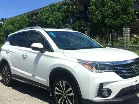 国产传祺GS4又出新款, 装上了GS8的LED大灯, 内饰更动感更时尚