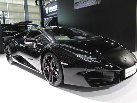 实拍兰博基尼Huracan，价值400多万的超级跑车，太酷了！