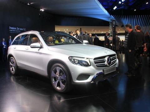 奔驰终于厚道了，全新SUV加量不加价，不足40万让X6脸红！