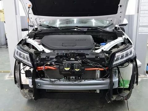 设计规矩，荣威ERX5防撞梁设计改进不少