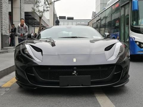 杭城首辆812，车主停特斯拉店门口，保安忍不住了