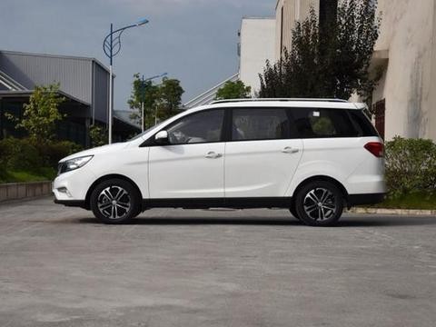 轴距2米8标配ESP，这车比宝骏便宜2万，油耗5毛全景天窗