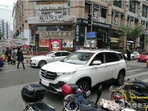 宝骏530现身街头，颜值完爆最美吉利博越，6万多放弃哈弗H6