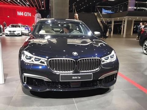 吊打奥迪碾压奔驰，宝马这款豪车疯狂降价抢占市场