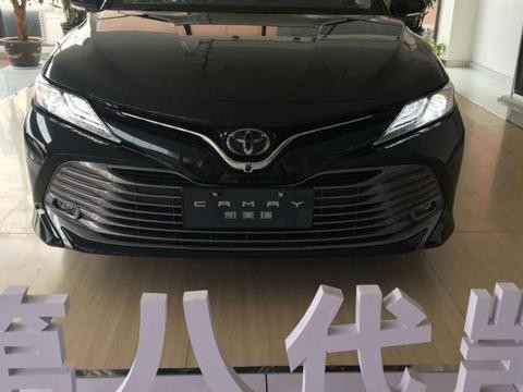 4S店实拍全新凯美瑞，外观内饰颠覆性改变，配置升级比老款降3万