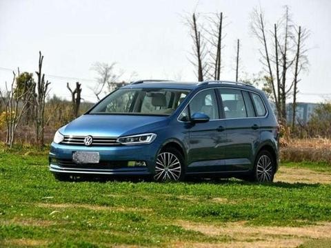 大众途安追尾道奇酷博，两车差距甚大，车主：防撞梁呢？