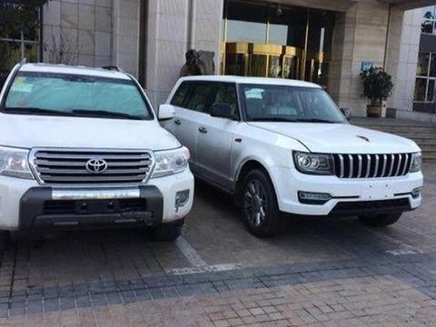 当红旗LS5偶遇丰田四驱大陆巡！这颜值，这气势，高下立判！