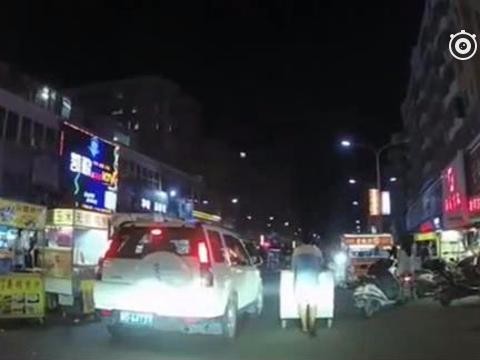 遇到远光狗，呼吁车主朋友们，顾己及人，会车时候请关掉远光灯！