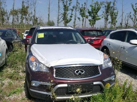 英菲尼迪这车真牛逼，外观用了近10年，现在看也一点都不觉得落伍