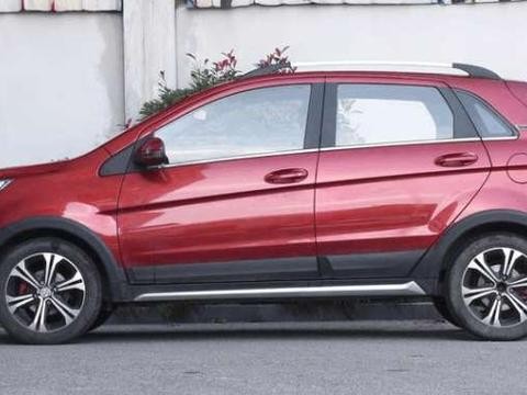 绅宝x25外观时尚, 车身小停车方便, 平均油耗6.8L, 裸车6.2万!