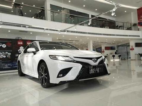 为了终身大事，老爸赞助提了这款车，提车那天老爸满脸笑容！