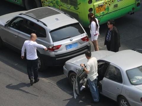 什么情况下就算你撞上前车，也是不用负责？老司机告诉你