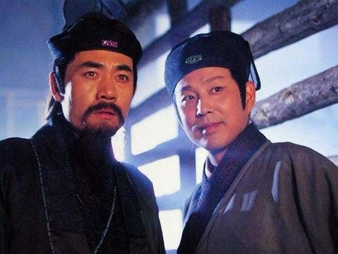 同小区两戏骨，戏中拼演技，戏外豪车显心机