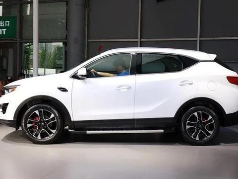 请意大利设计师，自动泊车+全景天窗，2.0T动力，14万落地