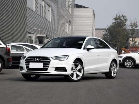 嫌宝马1系要选配置而烦恼吗?这车1.4T8秒破百,配置很丰富