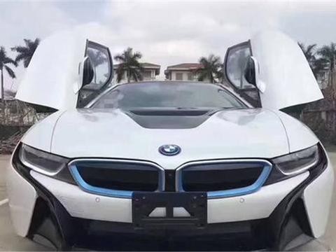 土豪花200万买超跑送妻子，看到娇妻那一刻，竟比超跑还养眼！