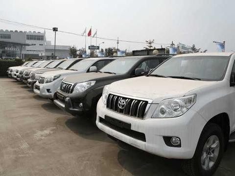 31万提库存五年的丰田普拉多, 车主: 老款无所谓, 便宜就行