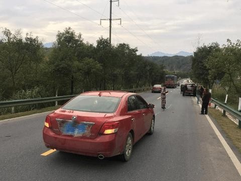 众泰Z300公路追尾福特撼路者, 两车的差距大到车主想打人