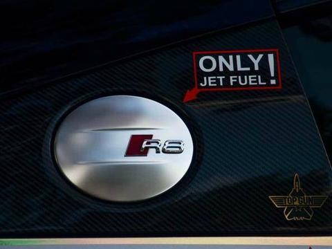 奥迪R8就快停车，国外土豪用这种方式将它永远留在心里