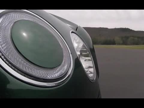 高大上的 “宾利添越” 大灯清洗系统！