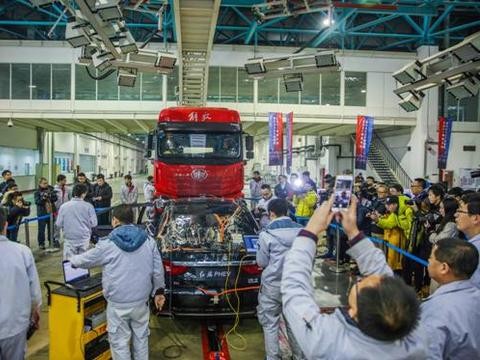 红旗撞解放，中国PHEV公开首撞，结果令人欣喜