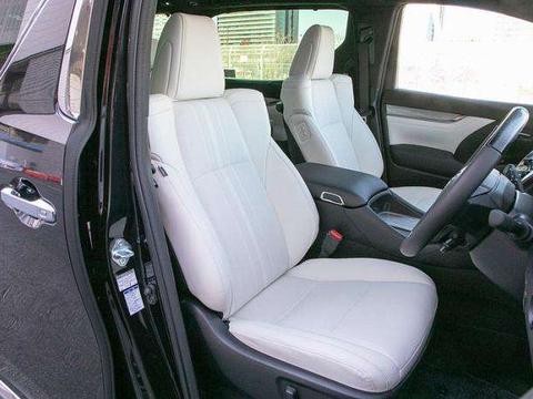 这款丰田MPV比丰田埃尔法的内饰更豪华