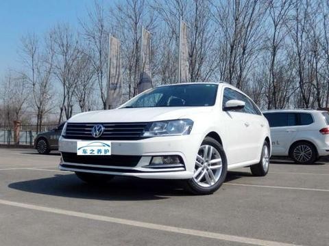 这车有4百多升的后备箱容量, 春节出行也方便, 跑高速还不飘