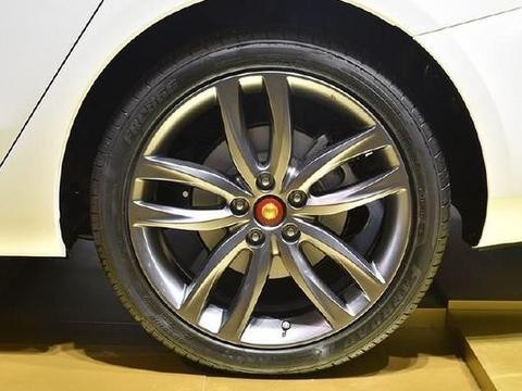 这车国人期待已久，品牌不比奥迪差，放低身段的豪车卖15万