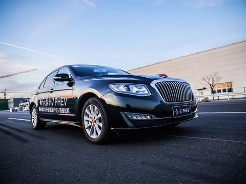 硬怼25吨大解放！这款中国豪华C级车真硬气