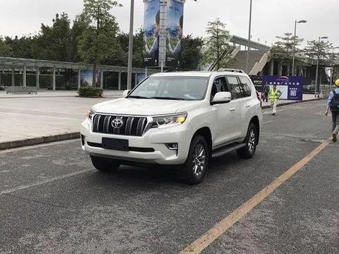 都说普拉多费油, 为何大家还抢着买? 不是有钱人多而是虚荣心太强