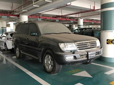 停车场偶遇老款酷路泽，地球上能够保留到最后的汽车