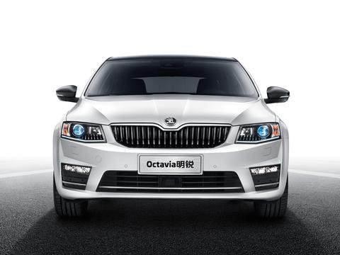 比速腾大一圈, 比朗逸口碑好, 比轩逸空间大, 这掀背车才9万