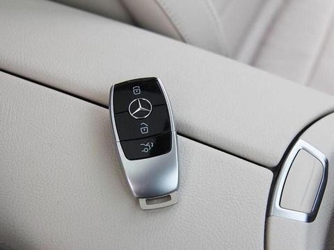 看到这些车的钥匙，真看不出是豪车，5万比亚迪都比它强！