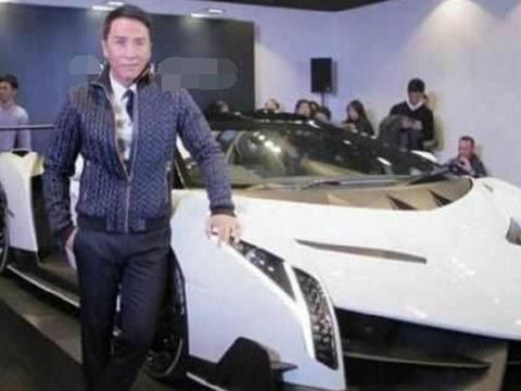 王俊凯想买这辆车，全球只生产9台，甄子丹都只能合影留恋