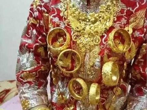 广东顺德土豪女儿出嫁，嫁妆两亿，全身挂满金子，豪车超跑作陪！
