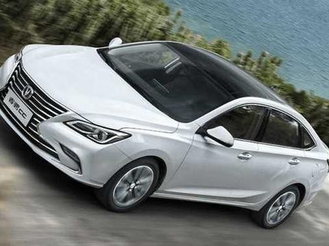 长安中级轿车睿骋CC, 除了颜值王, 够暖心, 还有什么能耐?