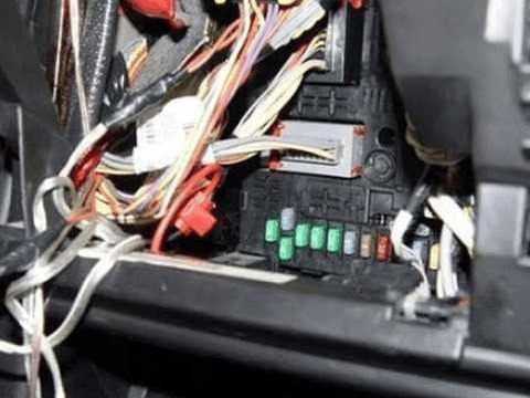 有的影响健康、有的会烧毁爱车 车内这7种常见的异味不能忽视！