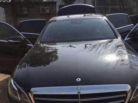 提奔驰E300L车标被偷，4S店车标报价让车主无法接受