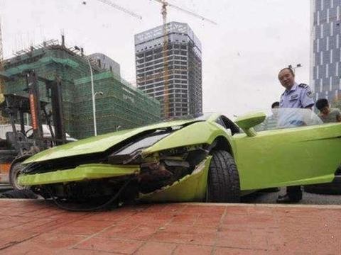 兰博基尼首款SUV高速试驾，网友：万事俱备 就等众泰了