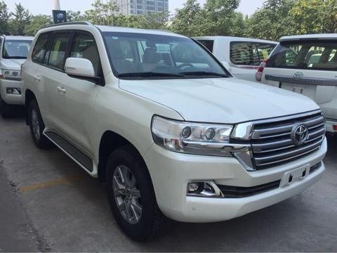 17款丰田酷路泽4000庞大的车身强悍而又霸气