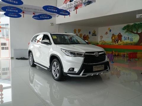 汉兰达4s店问价无现车, 竟需再加两万装饰!！