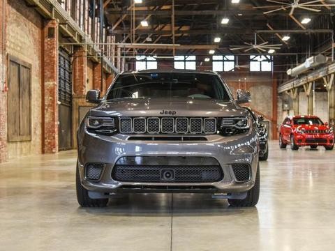 低调炫富! 开这四款SUV的, 多半是隐形富豪!