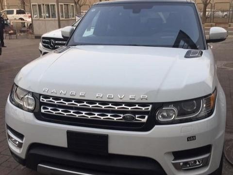 17款路虎揽胜运动版全新设计的车型，外观更流线