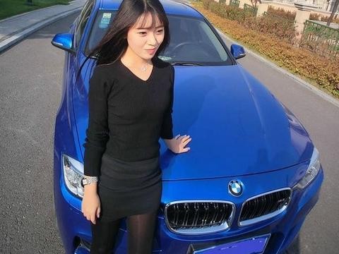 小姨子的第一台车 蓝色宝马320 车美人更美