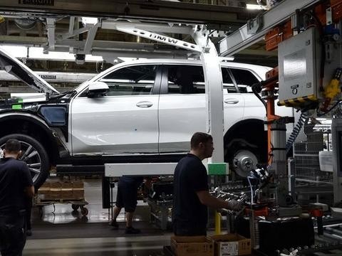 宝马X7准量产版，与劳斯莱斯同平台配水晶档把，奔驰见了都认怂!