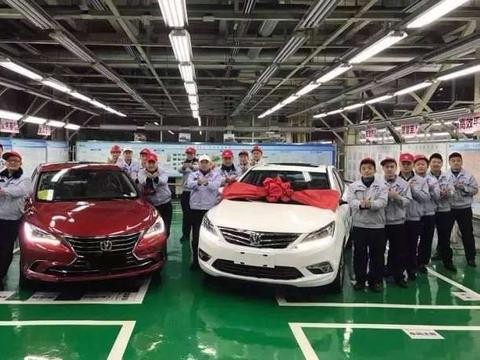 首台2018款长安逸动下线, 7万的售价70万的逼格, 吉利帝豪怕了吗?