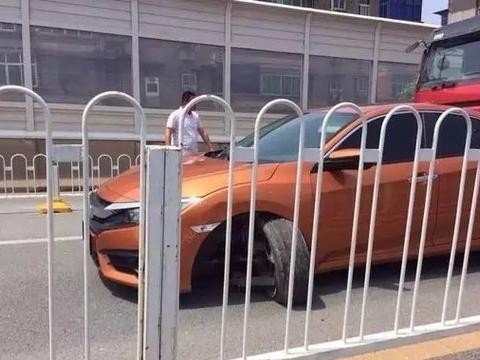 本田思域行驶中左前轴断了