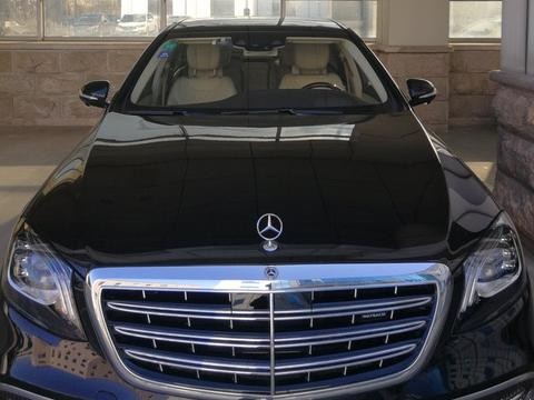 男子加价15万怒提新款迈巴赫S级，女朋友当场决定嫁给他！