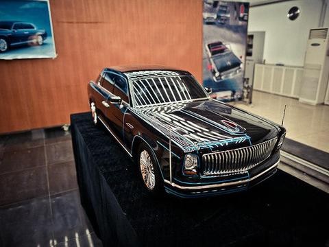 最时尚的红旗行政车，爆改大灯卖200万，叫板奔驰S宝马7系！