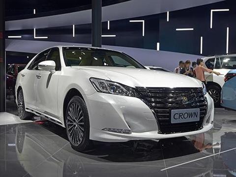 2018款皇冠已经上市，内饰比奔驰还豪华，售价26万起！